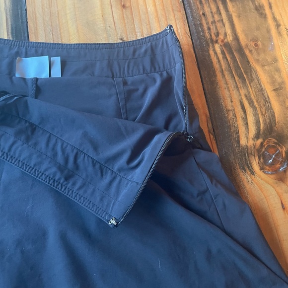 Athleta skirt like new with built in shorts - Picture 2 of 6